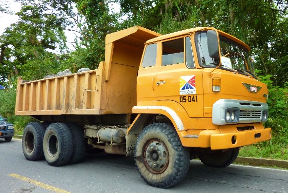 wir in unserem Rausch, wir rasen mit, wir rasen vorbei am Hangrutsch,