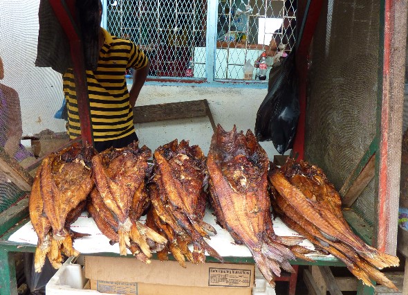 geräuchertes Huhn, wir gehen gut und günstig essen.