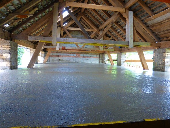 Jetzt muß die Betondecke 3 Wochen trocknen, Pause auf der Baustelle!!!!