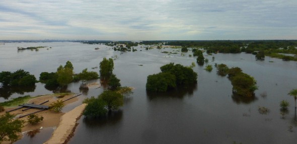 Am Wegesrand Landlose Campesinos Die Zwischen Strasse Und Zaun Der Grossgrundbesitzer Ihr Tristes Leben Fristen