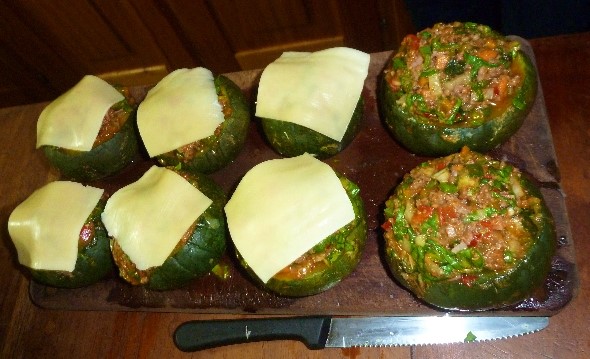 Gefüllte Babykürbisse mit Hackfleisch, Reis und Käse überbacken, Gefüllte Babykürbisse mit Hackfleisch, Reis und Käse überbacken,