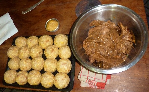 Zwiebelrostbraten mit Semmelknödel,